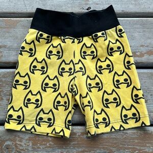 Handmade & Small Shop Snuggabumz Yellow & Black Batman Shorts - Size 4